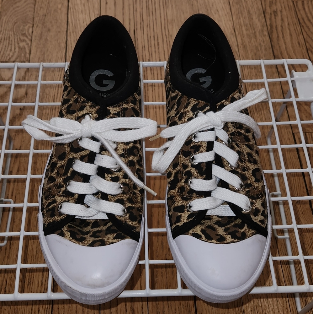 Guess Sneakers Size 8 1/2 !M
